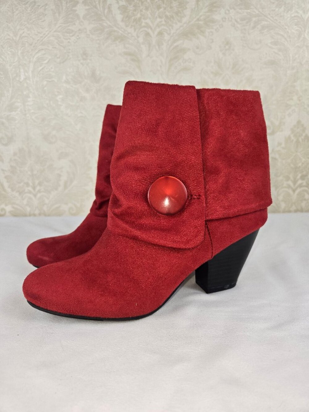 Covington Size 6-1/2M Red Heeled Ankle Boots Almond Toe Decorative Button